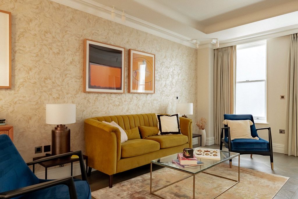 Property photo 1 of 30 Living Room