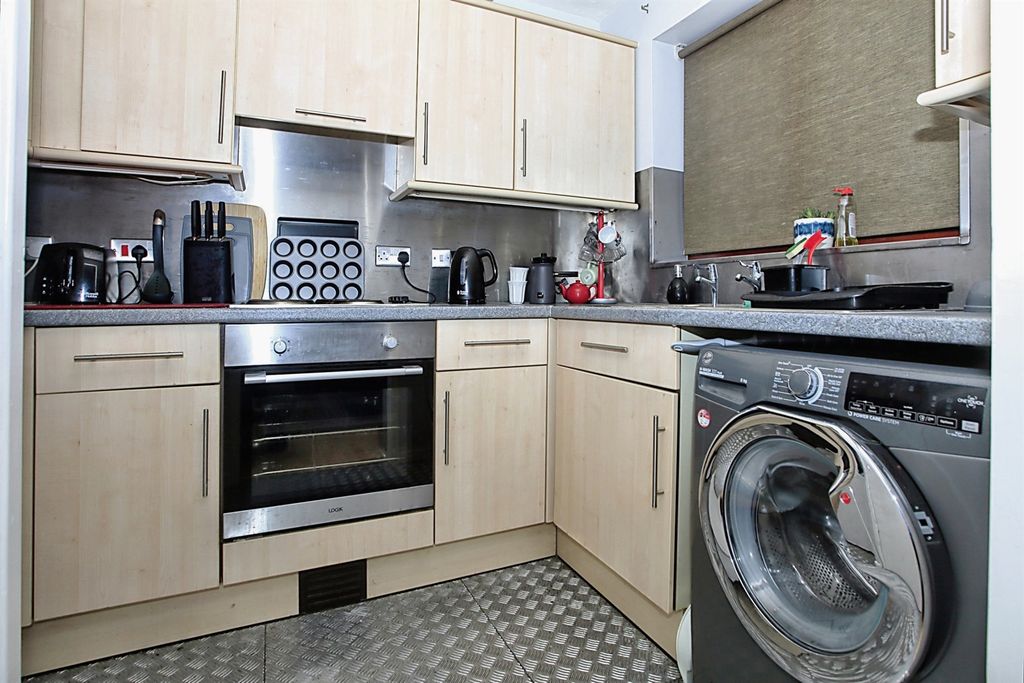 Property photo 2 of 5 Kitchen