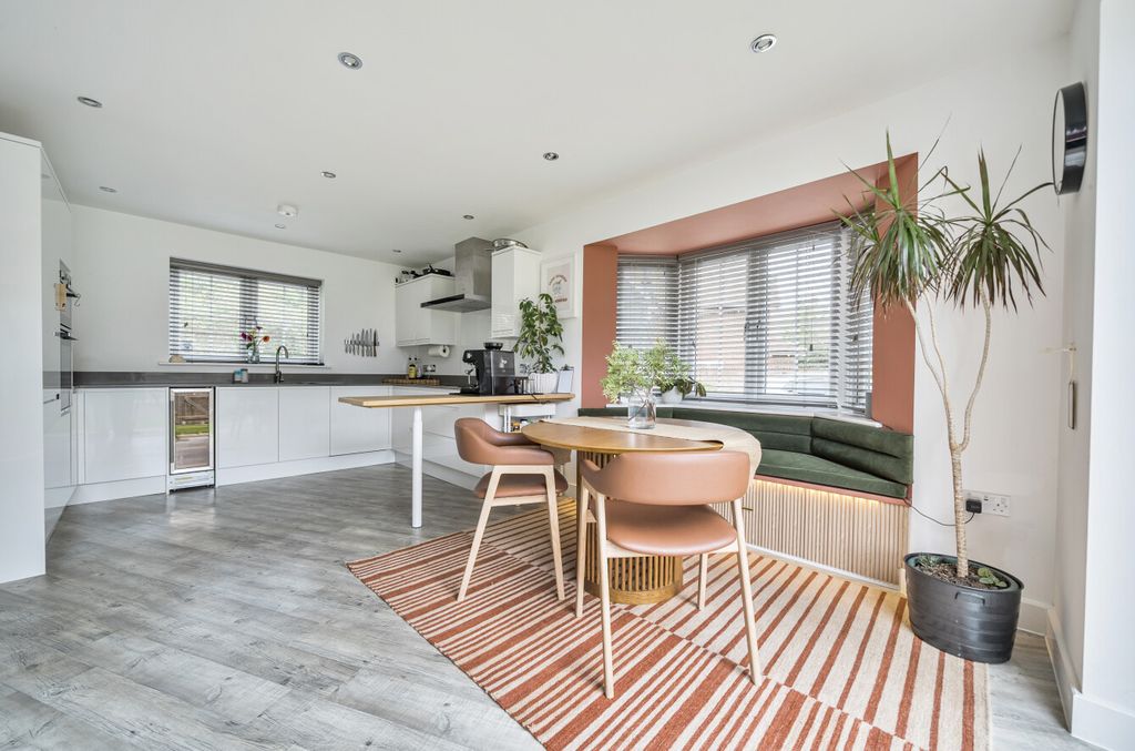 Property photo 2 of 15 1364625-22-68E67F...