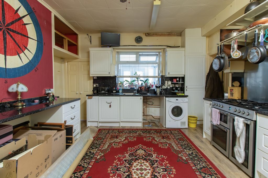Property photo 3 of 11 Image 2