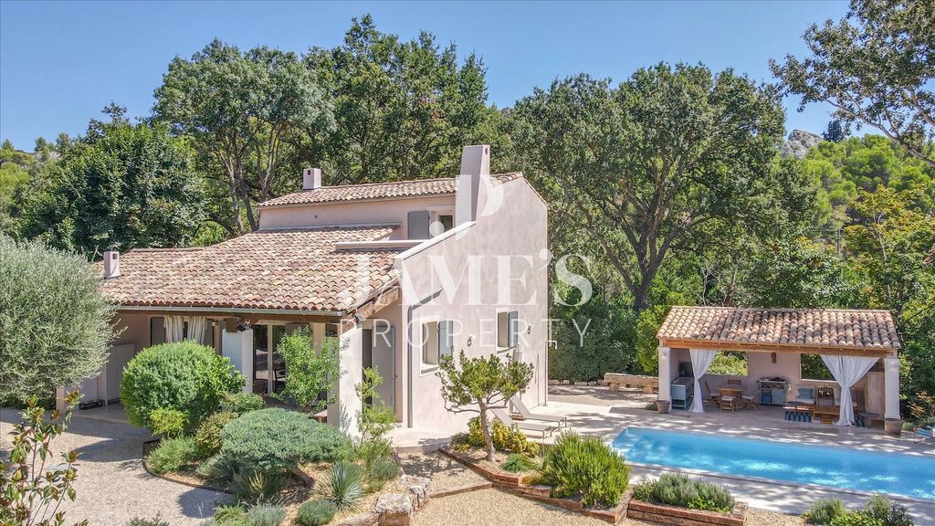 Property photo 1 of 17 Contemporary Elegance Within Walking Distance Of The Village