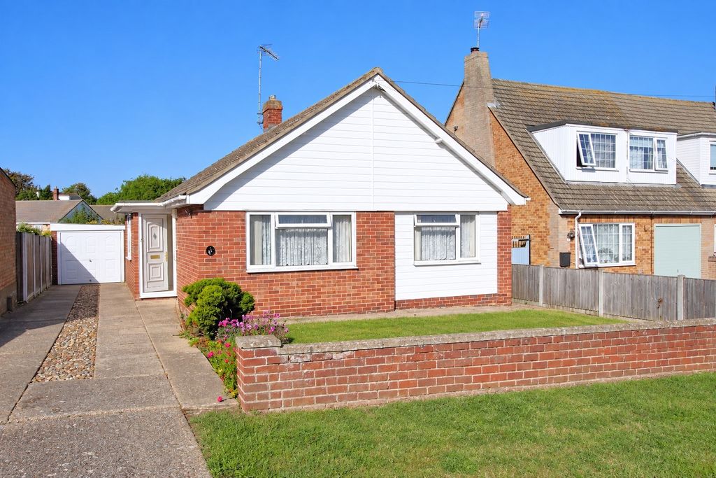 Property photo 1 of 16 Viking Way, Holland On Sea, Co15 5Tl