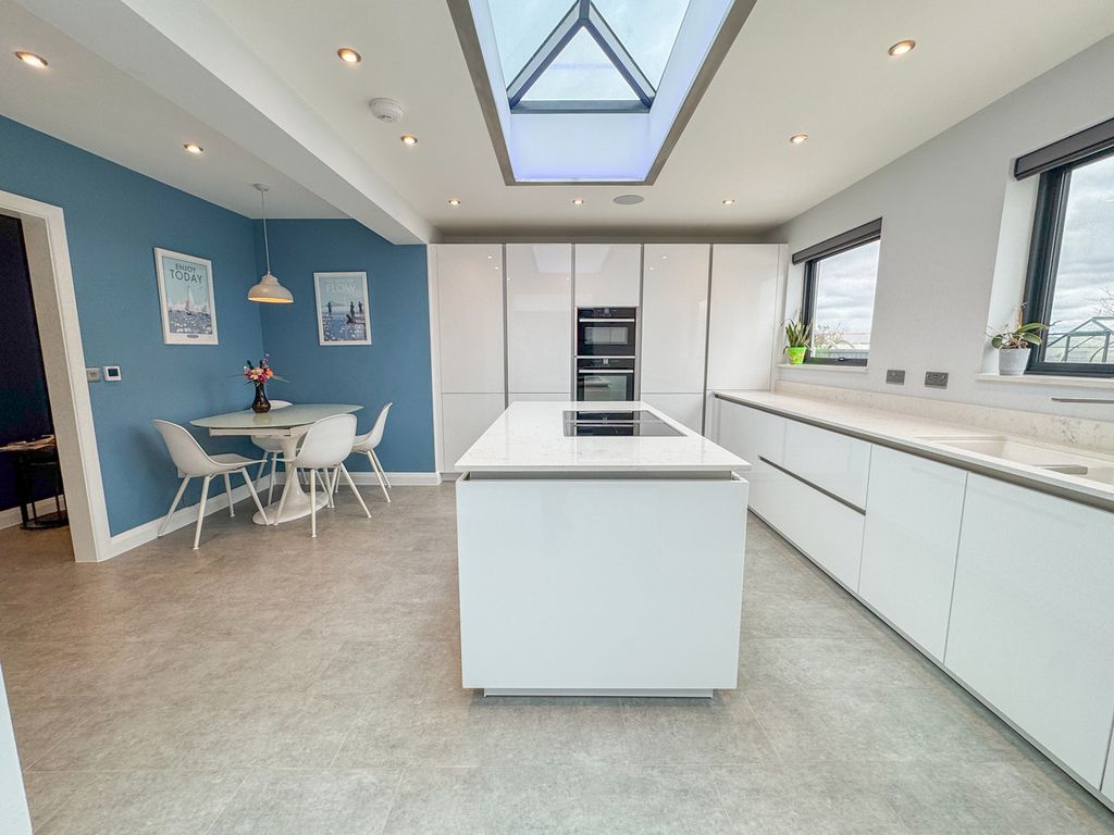 Property photo 3 of 33