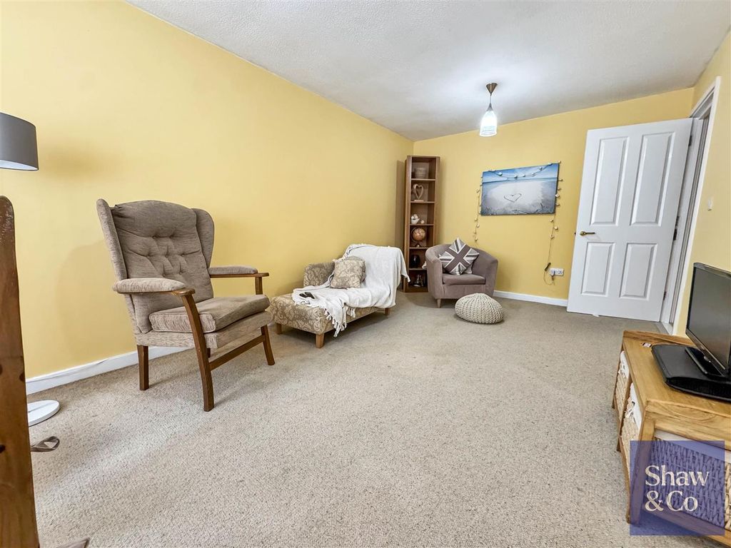 Property photo 3 of 10 Living.Jpeg