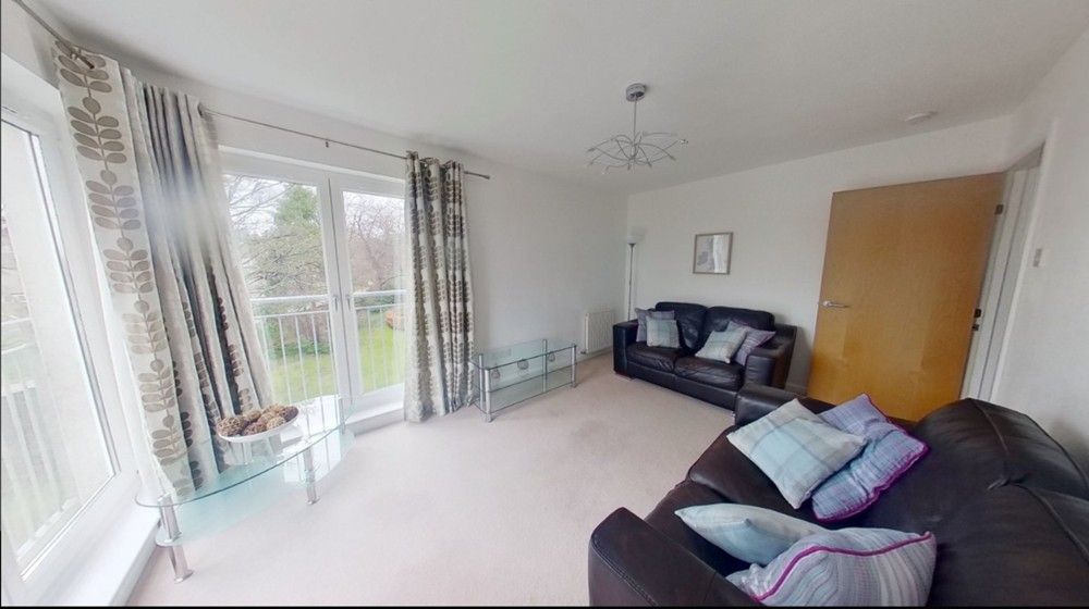 Property photo 3 of 7 Ll − Photo − Lounge