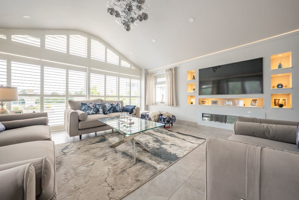 Property photo 3 of 51