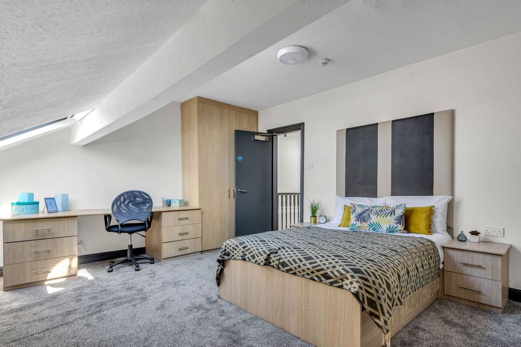 Property photo 3 of 8 Property Photo