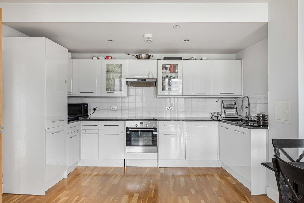 Property photo 3 of 21 Reception/Kitchen