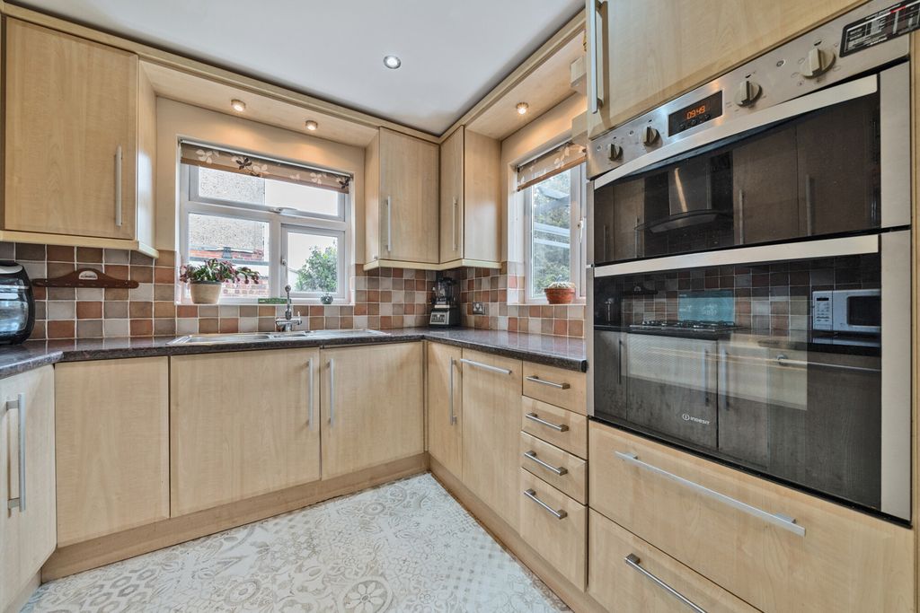 Property photo 2 of 24 Kitchen