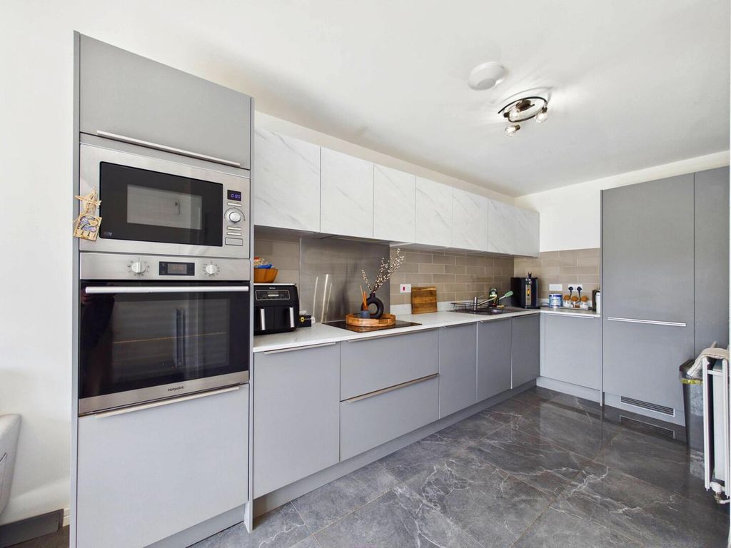 Property photo 2 of 14 Kitchen