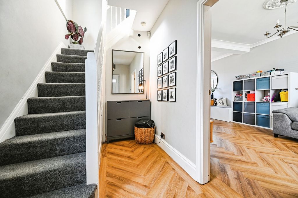 Property photo 2 of 18 Pbox-Img.Jpg