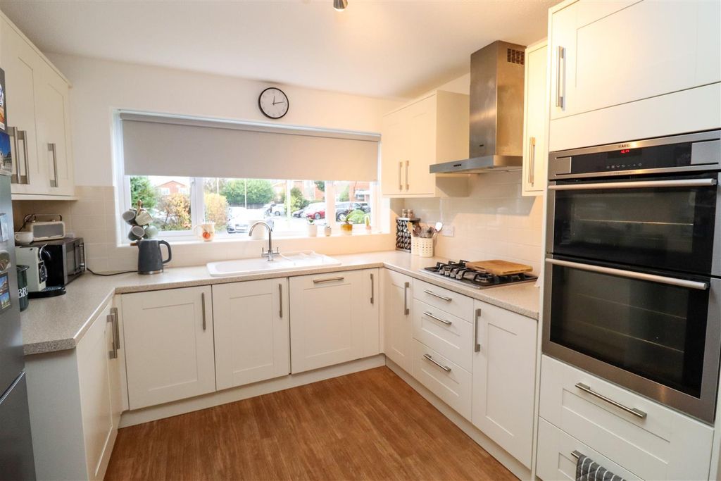 Property photo 2 of 16 Kitchen