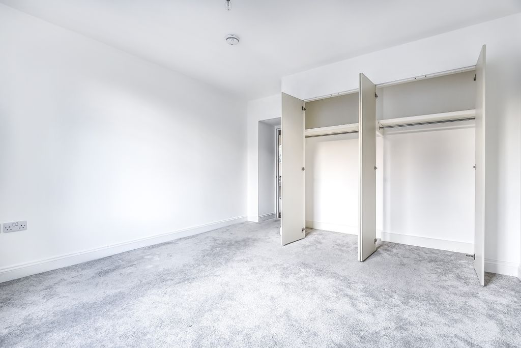 Property photo 2 of 8 5c7530F2d2d84-450162