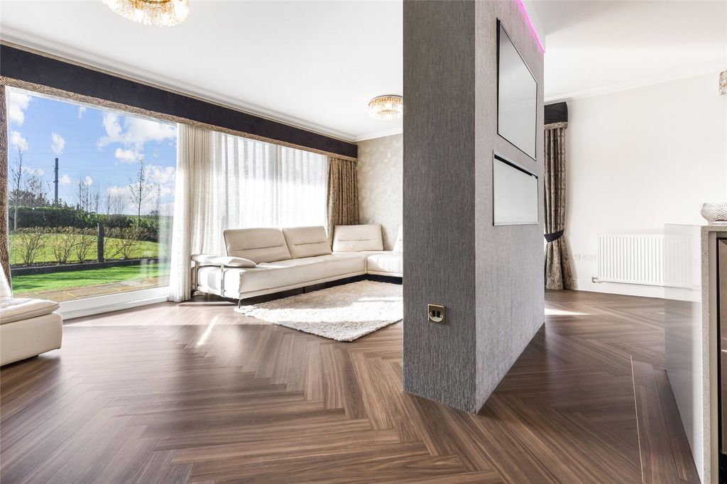 Property photo 2 of 40 Picture No. 21