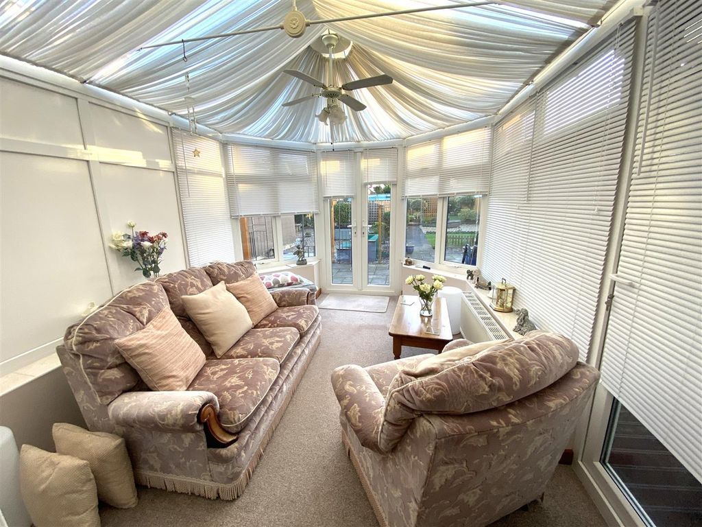 Property photo 3 of 14 Conservatory