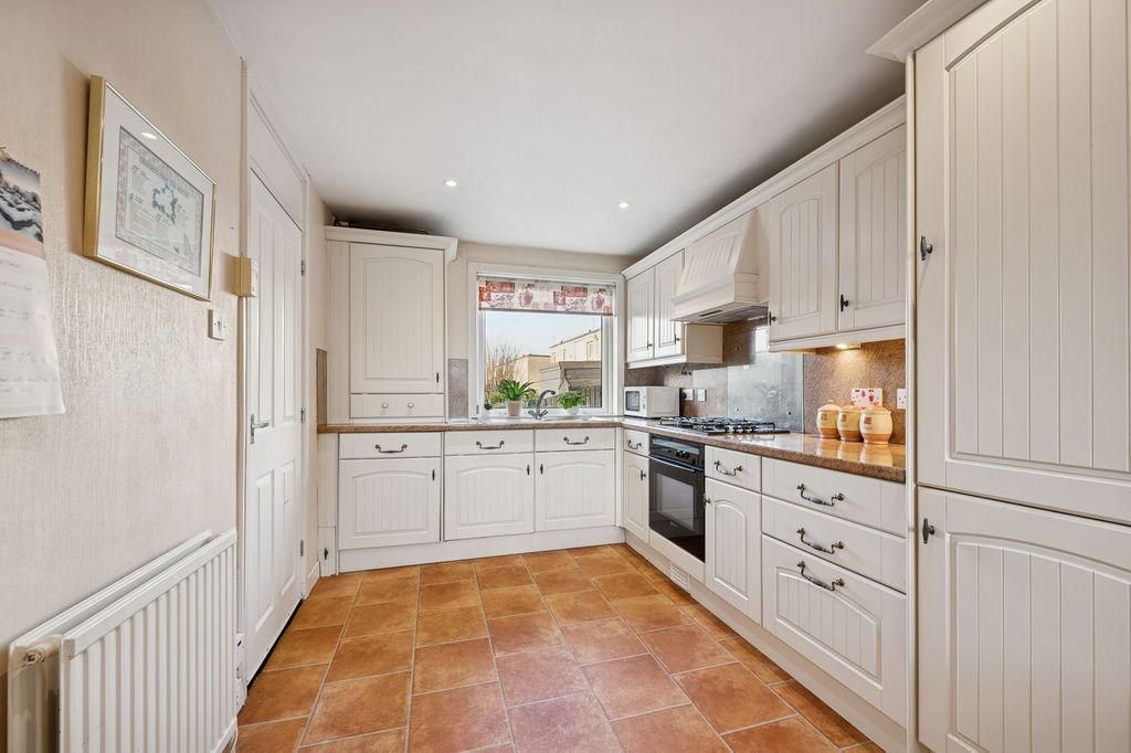 Property photo 3 of 25 Kitchen/ Diner