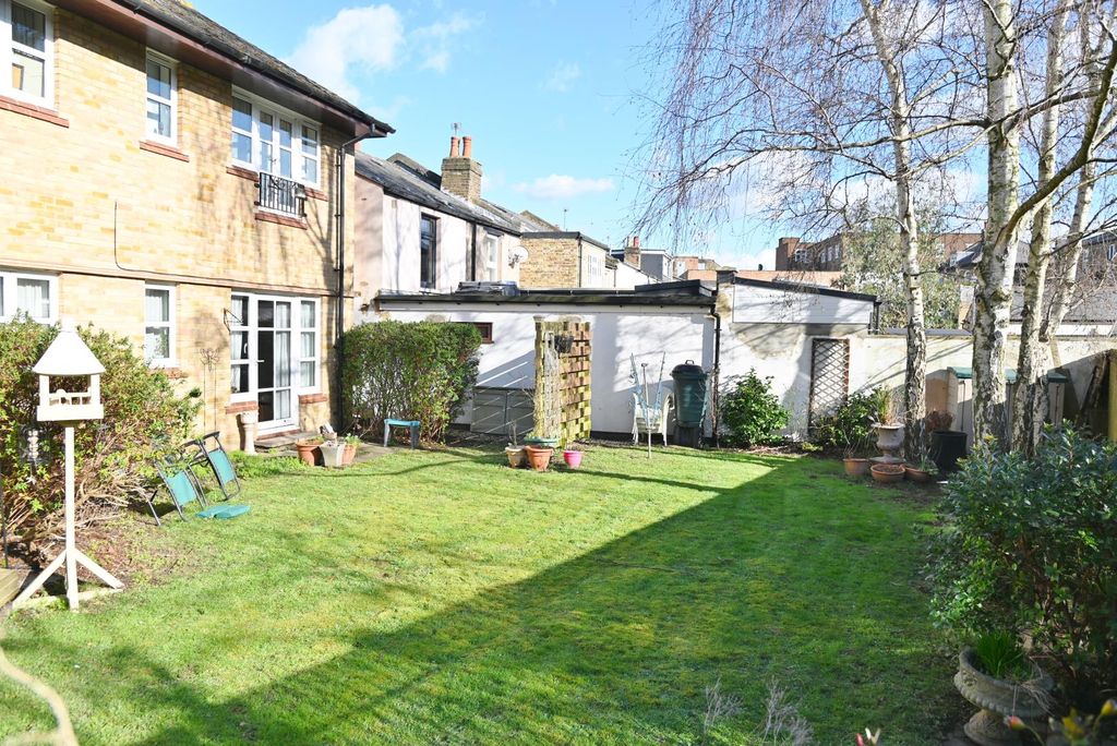 Property photo 2 of 12