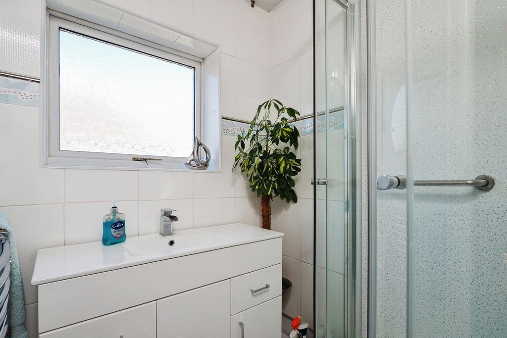 Property photo 3 of 16 Shower Room
