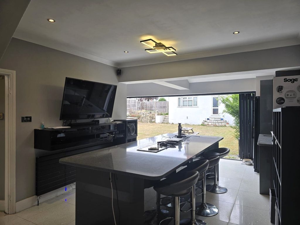 Property photo 2 of 11 Dining