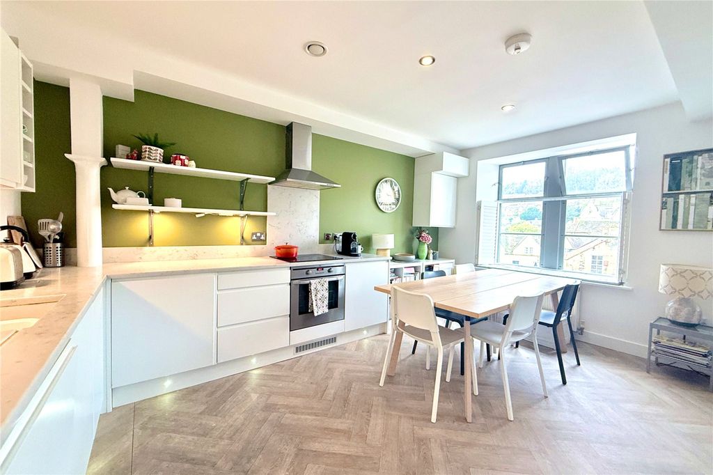 Property photo 2 of 14 Picture No. 28