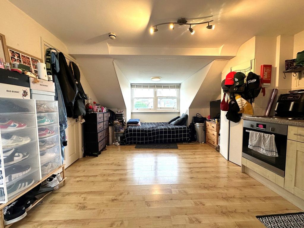 Property photo 1 of 6 Loft