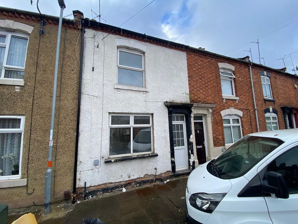 Property photo 1 of 10 Photo 6