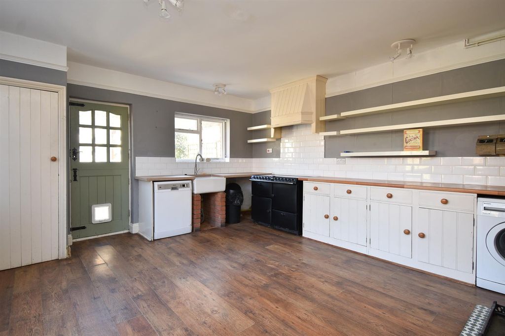 Property photo 2 of 21 Kitchen