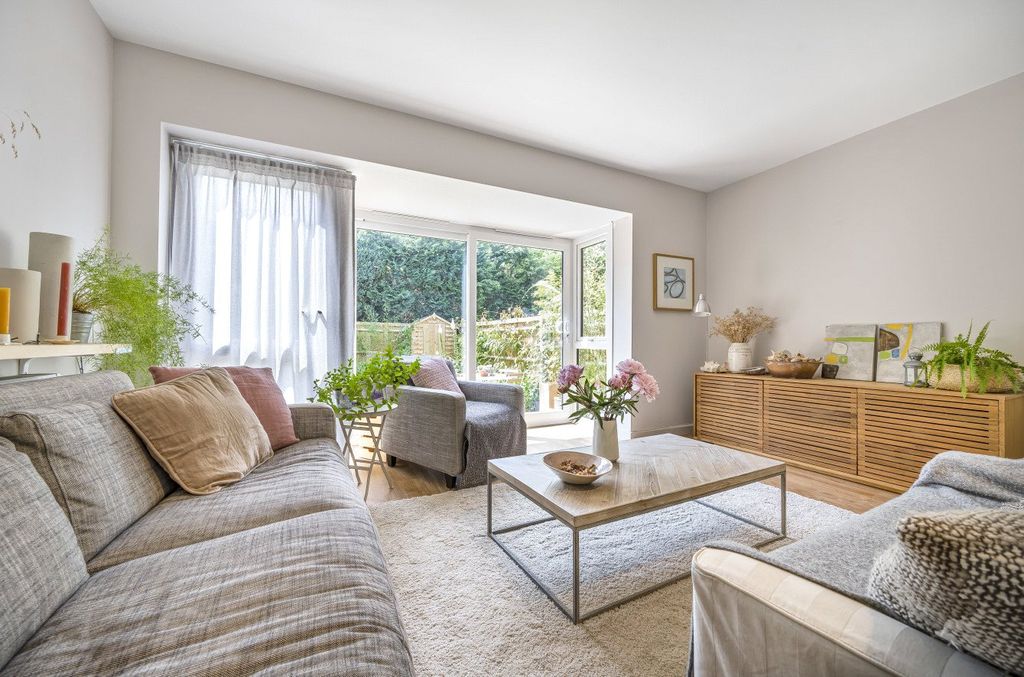 Property photo 3 of 16 Living Room