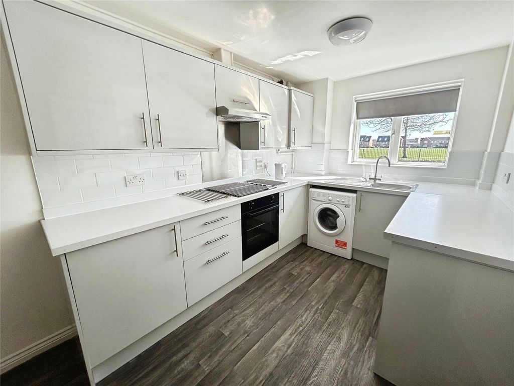 Property photo 2 of 12 Picture No. 27