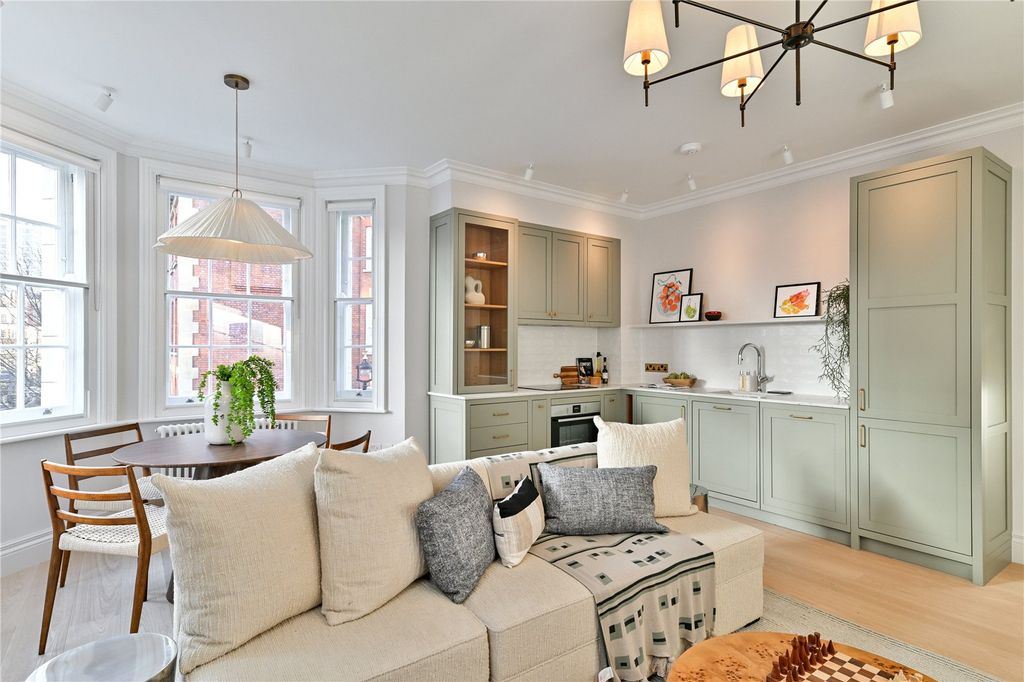 Property photo 2 of 8 Reception/ Kitchen