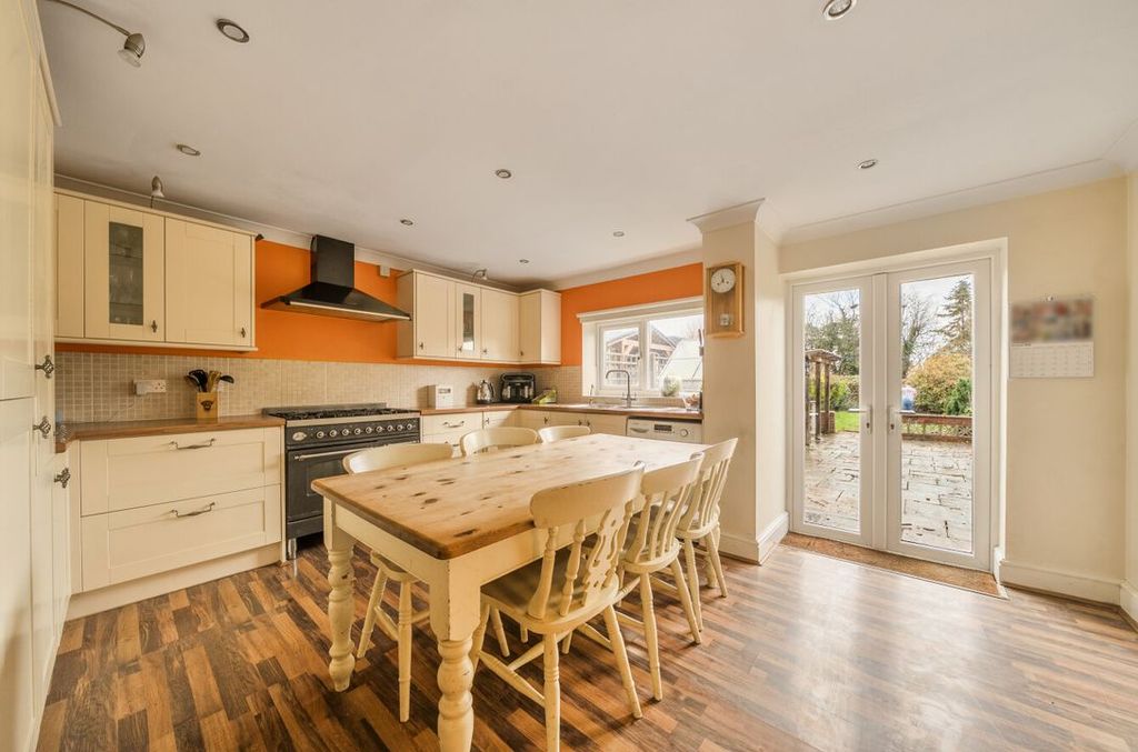 Property photo 2 of 12 1400945136972119Be0Cfc