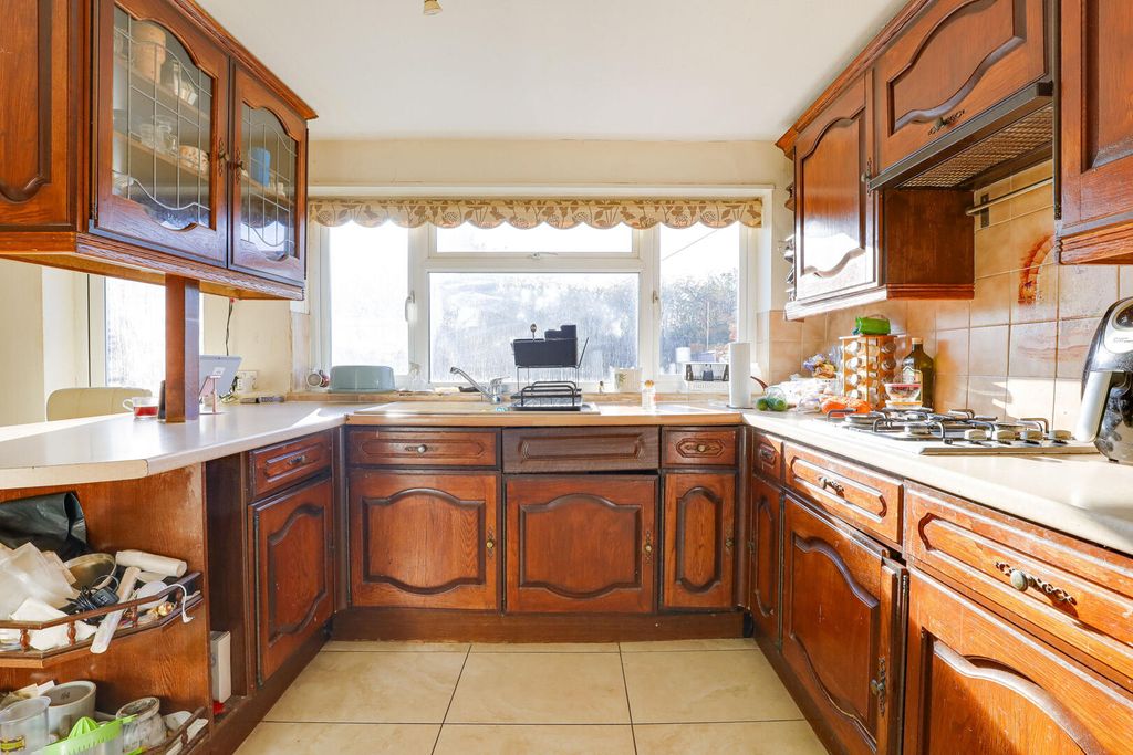 Property photo 2 of 24 Kitchen