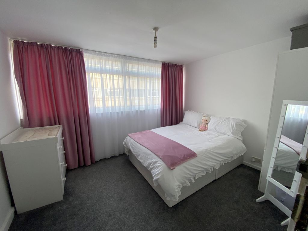 Property photo 3 of 5