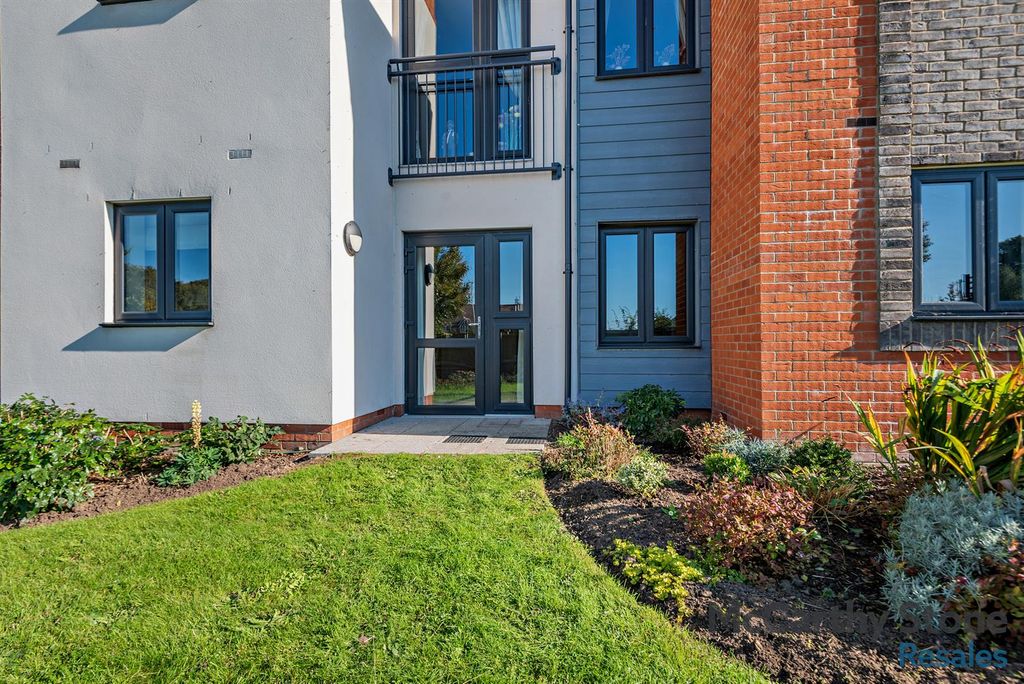 Property photo 1 of 28 8665965-Exterior03-800.Jpg