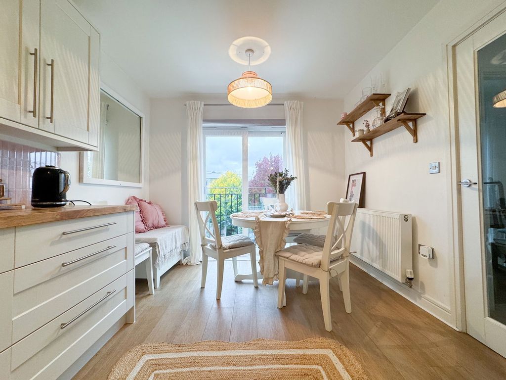 Property photo 3 of 27