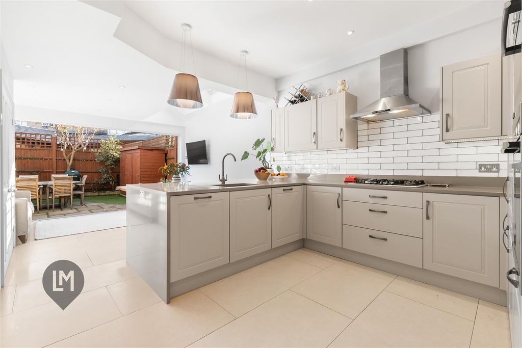 Property photo 2 of 9 Kitchen/Dining Room