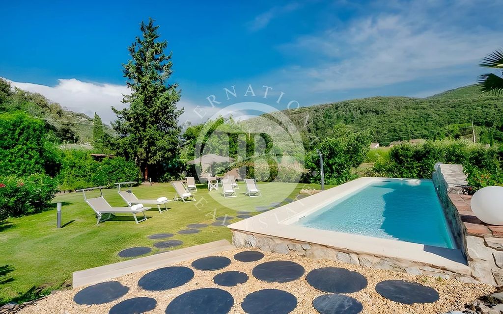 Property photo 2 of 24