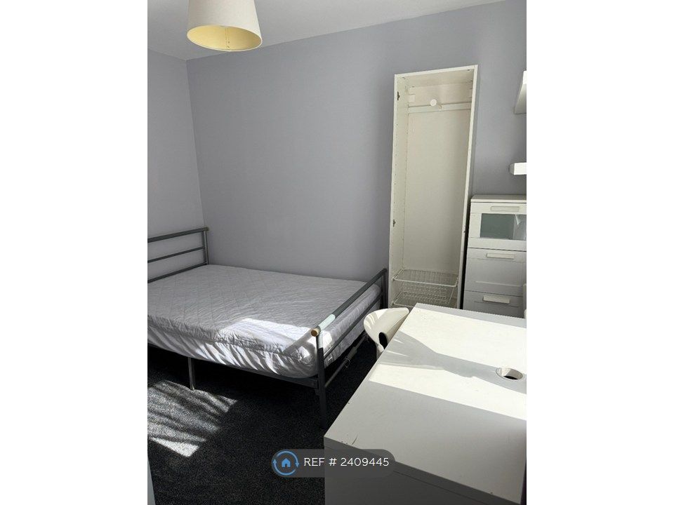 Property photo 3 of 12 Room 1