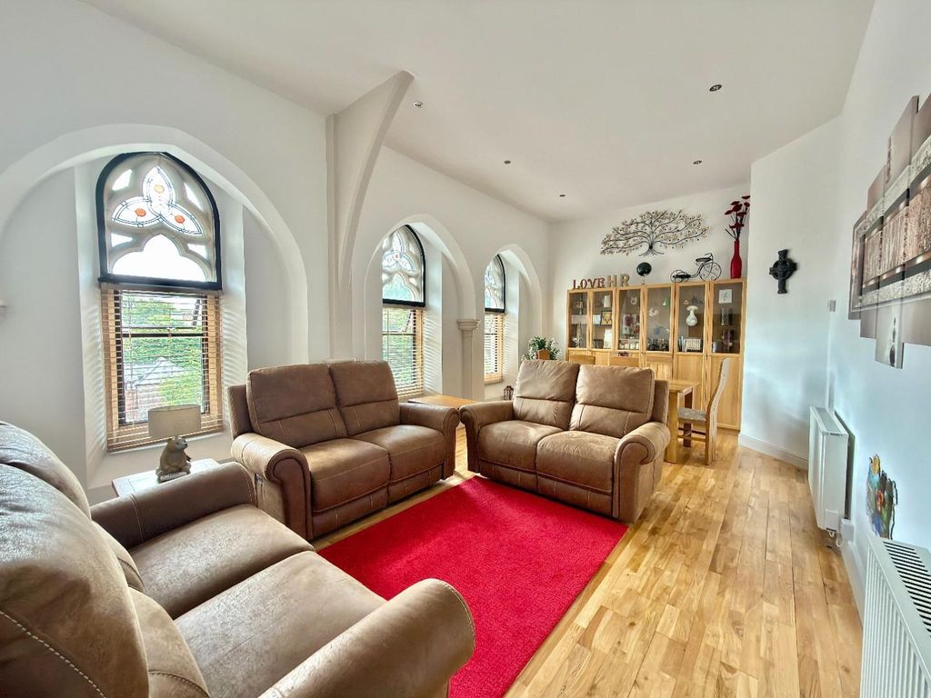 Property photo 2 of 33