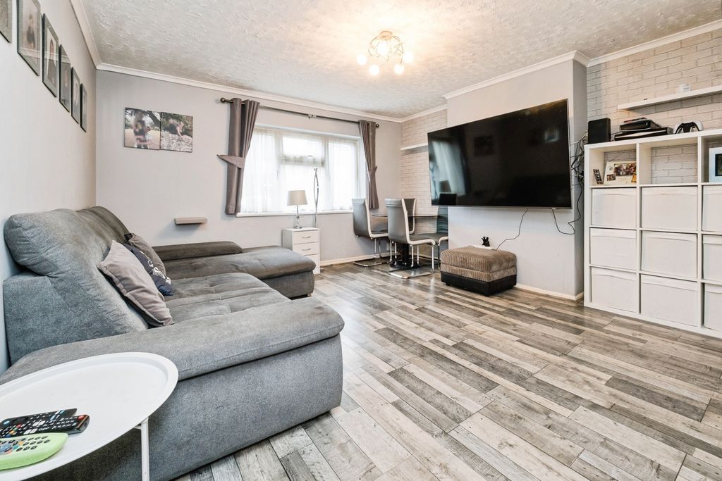 Property photo 3 of 17 Photo