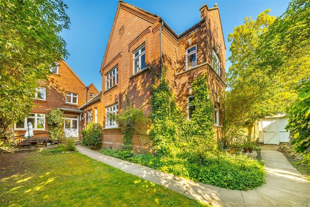 Property photo 1 of 11
