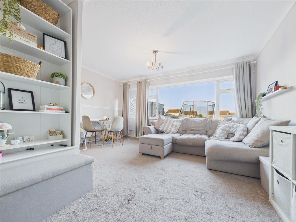 Property photo 2 of 11 Cam01407G0-Pr0039-Still011.Jpg