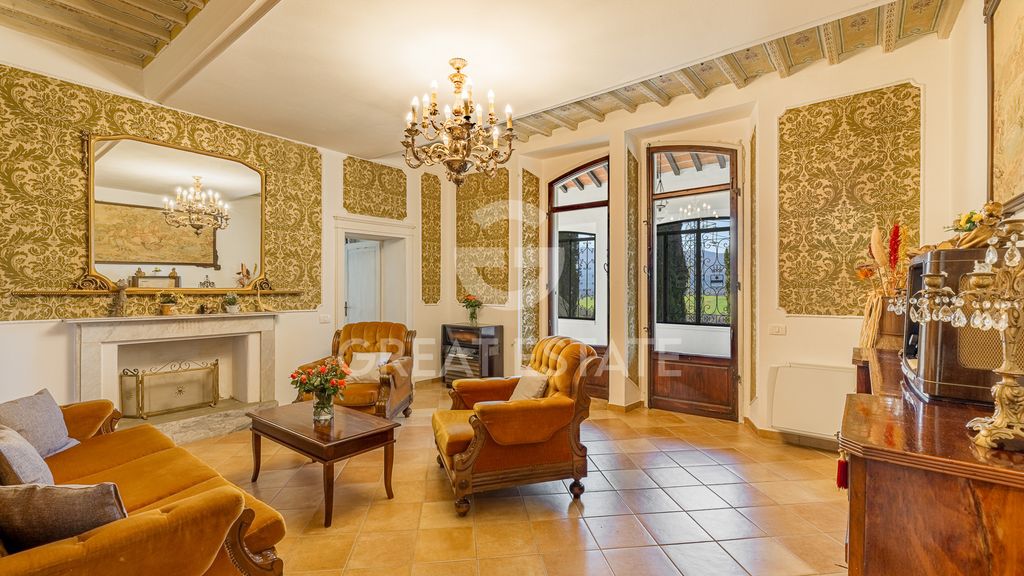 Property photo 2 of 75 Interiors