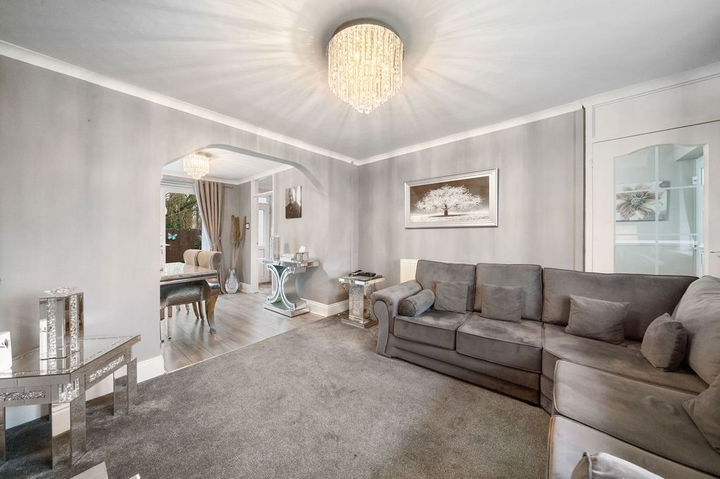 Property photo 3 of 32