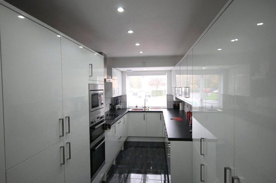 Property photo 3 of 9 Kitchen