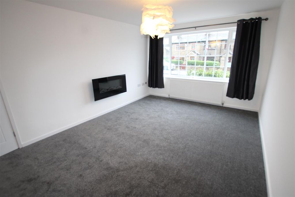 Property photo 3 of 11 Lounge