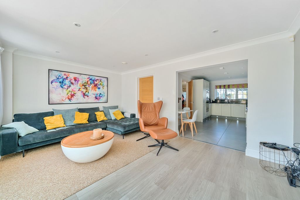 Property photo 2 of 21 1310261-16-684Be3...