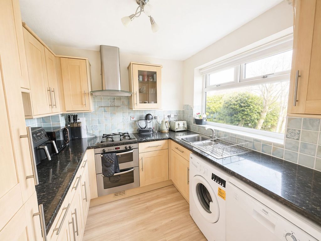 Property photo 3 of 12 Kitchen