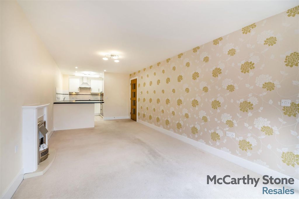 Property photo 2 of 38 8666923-Interior15.Jpg