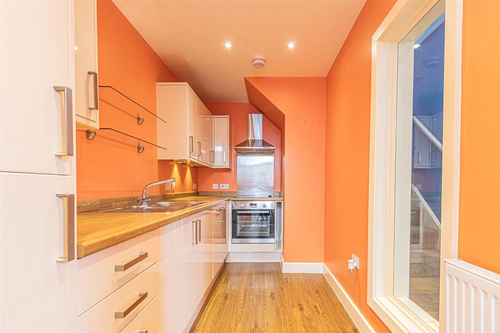 Property photo 2 of 14 Picture No. 10